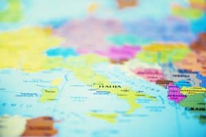 Mapa com zoom e foco na Italia