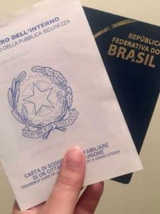 Passaporte brasileiro e autorização de familiar